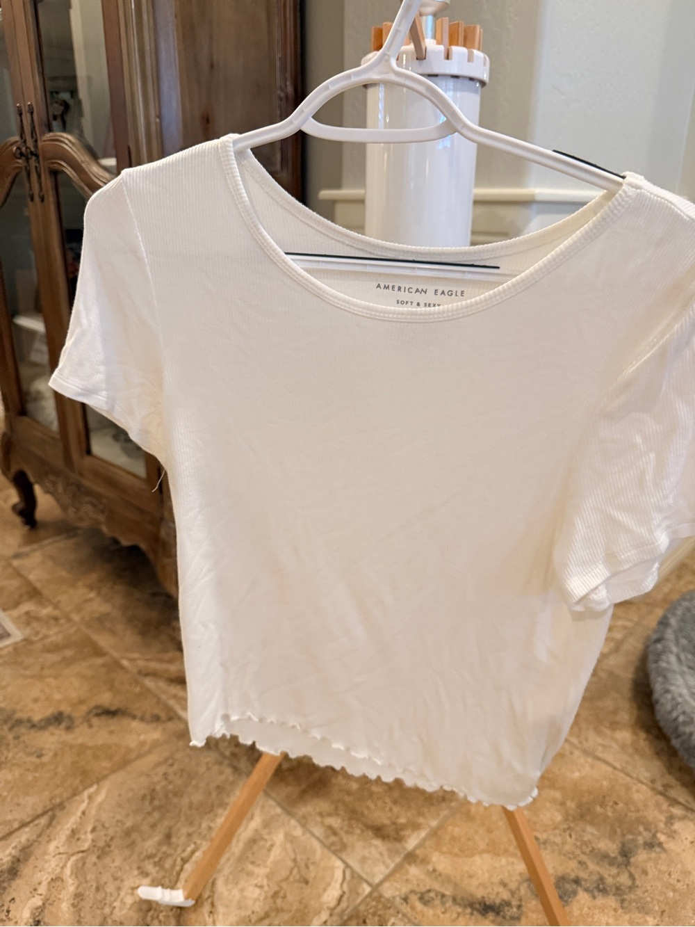 American Eagle Outfitters White Ribbed Scallop-Hem Short Sleeve Crop Top